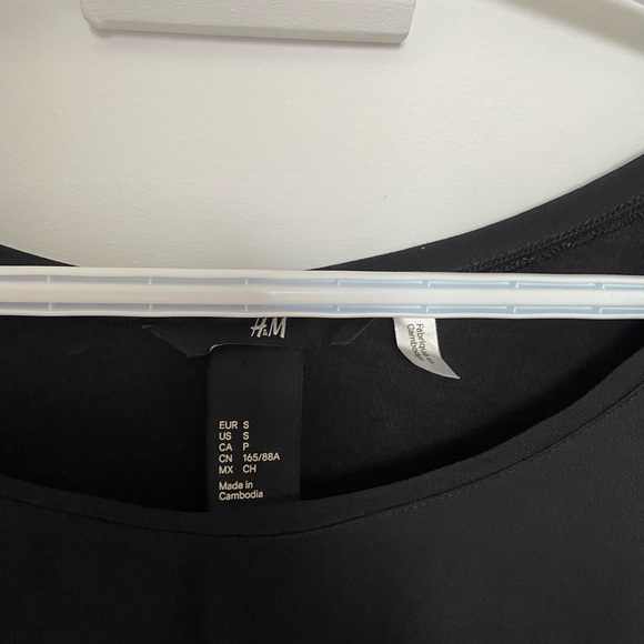 H&M flowy top😊 - Picture 4 of 4